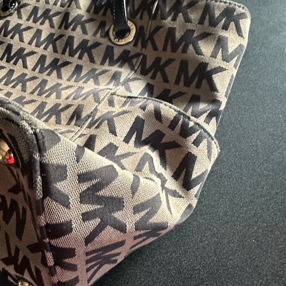 LIKE NEW AUTHENTIC MICHAEL KORS MONOGRAM Purse - Picture 7 of 10